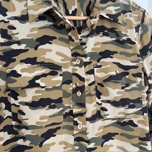 Equipment 1005 Silk Button-down Shirt in Kelp Camouflage | Size Small